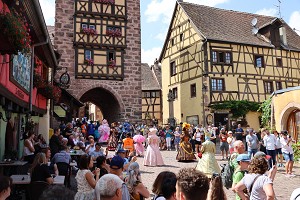 Parade vénitienne à Riquewihr en Juillet